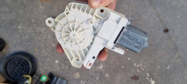 Audi A4 A5 A6 Q3 Q5 Jobb hts ablakemel motor 8k0959812a
