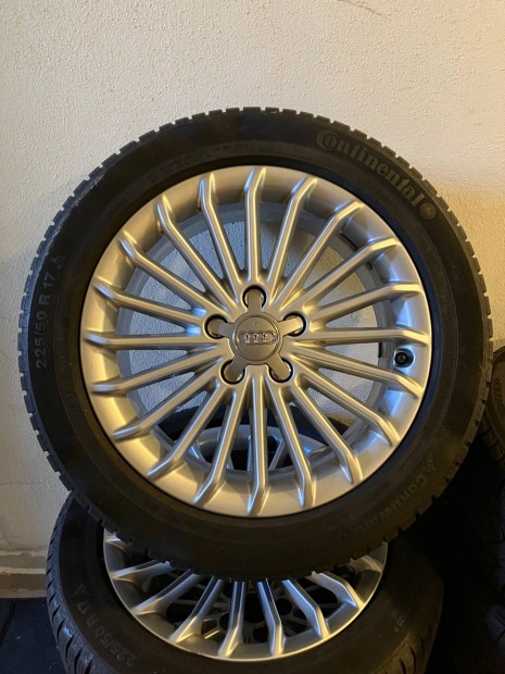 Audi A4/A5 gyári 17-es alufelni garnitúra téli gumival