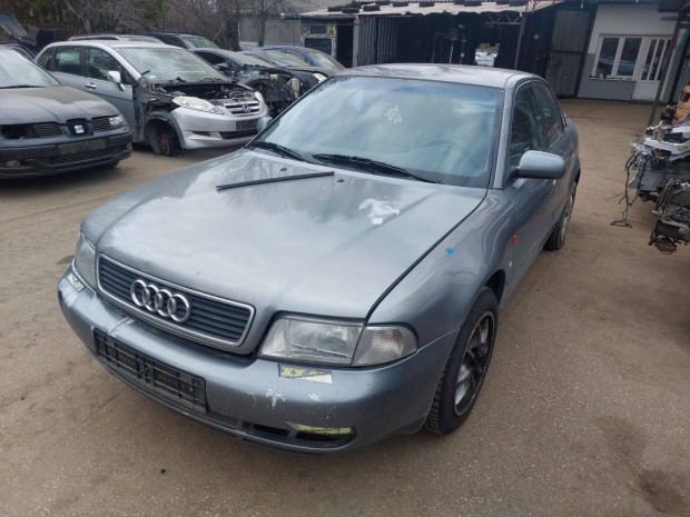 Audi A4 B4 karossz�ria elemei
