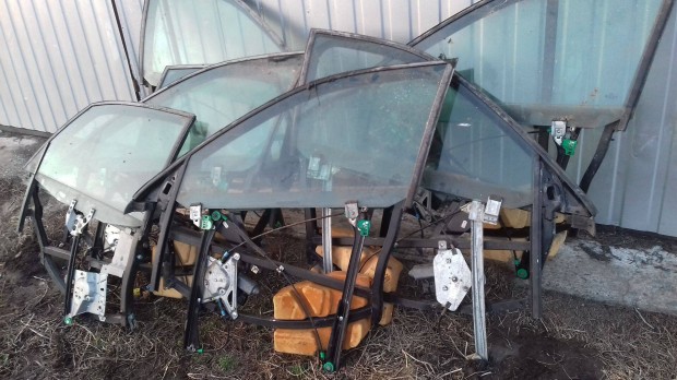 Audi A4 B5 Ajtó Keret (Postázom is)