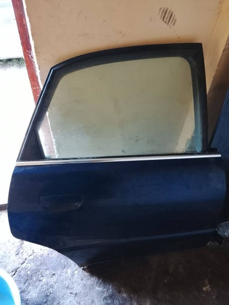 Audi A4 B5 Jobb H�ts� Ajt� (Post�zom is)
