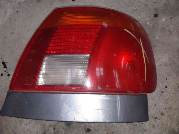 Audi A4 B5 Jobb Hátsó Lámpa