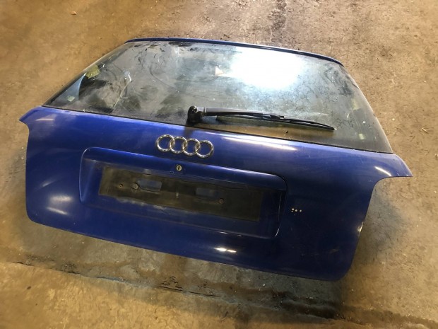 Audi A4 B5 csomagt�r ajt� k�k 