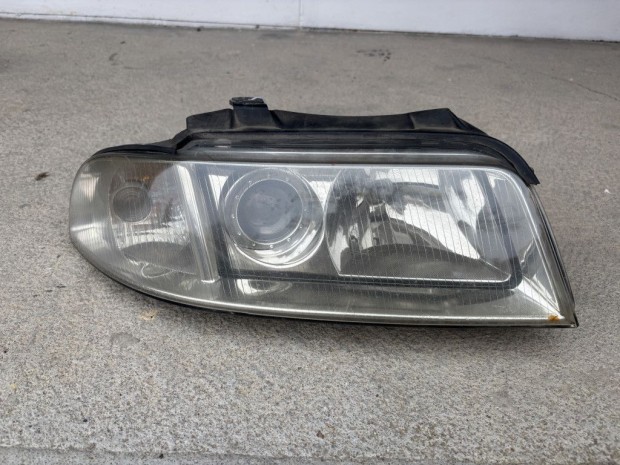 Audi A4 B5 jobb oldali f�nysz�r� 8D0941030AK