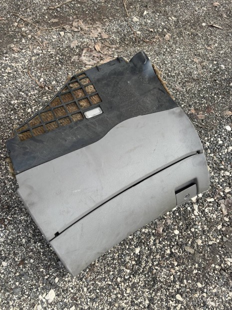 Audi A4 B5 keszty�tart� 