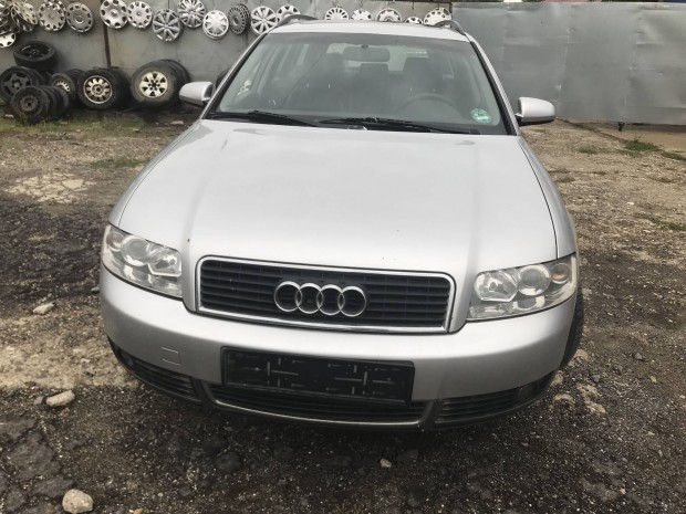 Audi A4 B6 2.5tdi,combi alkatrészek