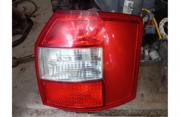 Audi A4 B6 Avant (8E5) kombi Jobb Hts lmpa