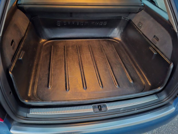 Audi A4 B6 Avant csomagtr tlca