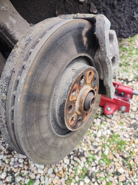 Audi A4 B6 B7 320mm.magy fék szett nyergekkel tárcsák betétek egyben