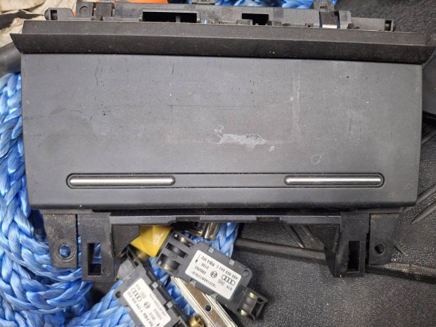 Audi A4 B6 B7 SEAT Exeo 2Din hamutartó
