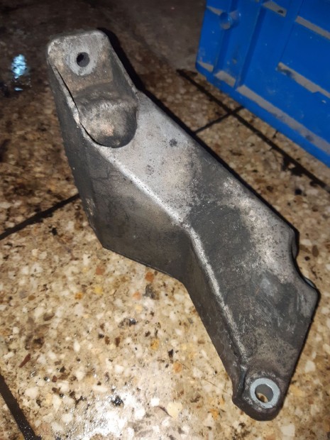 Audi A4 B6 Motortartó Bak
