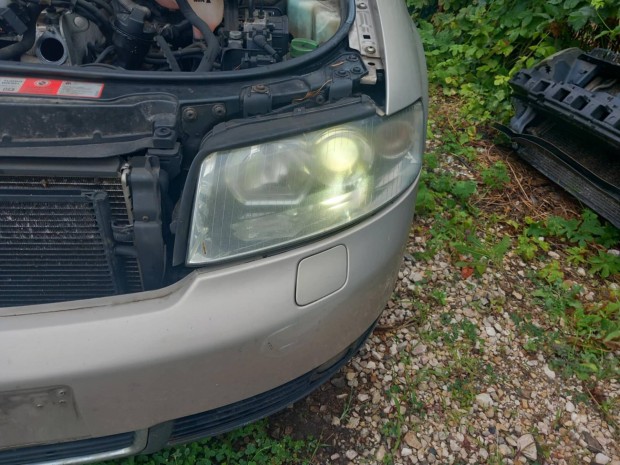 Audi A4 B6 gyári Xenon fényszóró lámpa párban