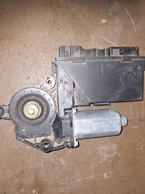 Audi A4/B6 jobb h�ts� ablakemel� motor
