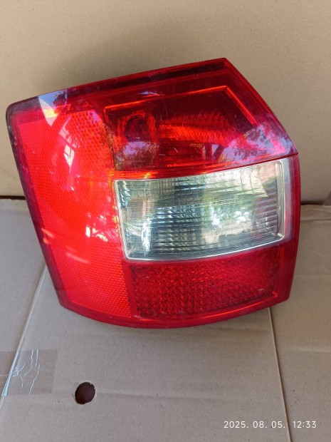 Audi A4 B6 kombi hátsó lámpa