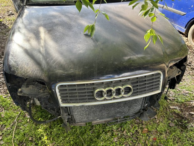 Audi A4 B6 lkhrt homlokfal zrhid motorhztet srvd ajt 