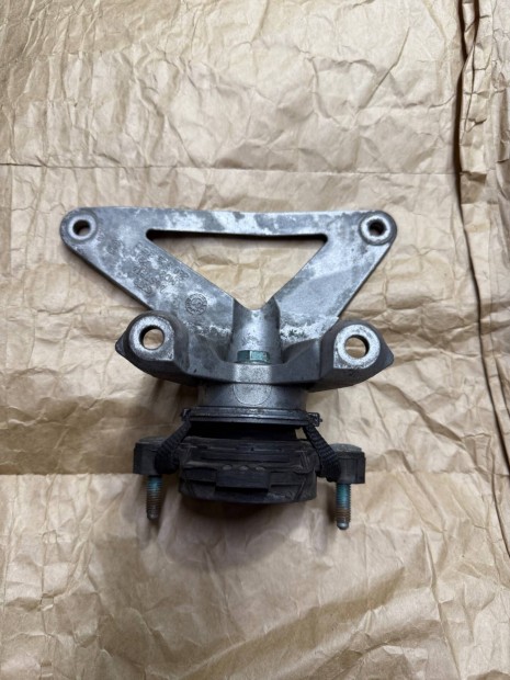 Audi A4 B6 multitronic váltó tartóbak 8e0399115j