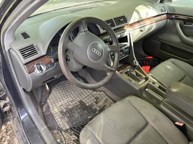 Audi A4 B6 m�szerfal l�gzs�k szett