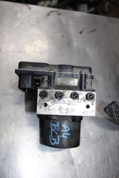 Audi A4 B7 2.0D ABS kocka 8E0614517BF