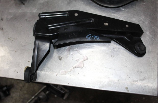 Audi A4 B7 2.0D intercooler tartó 8E0145813G