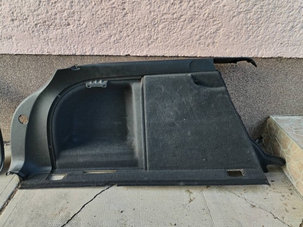 Audi A4 B7 Avant Bal csomagtr burkolat.