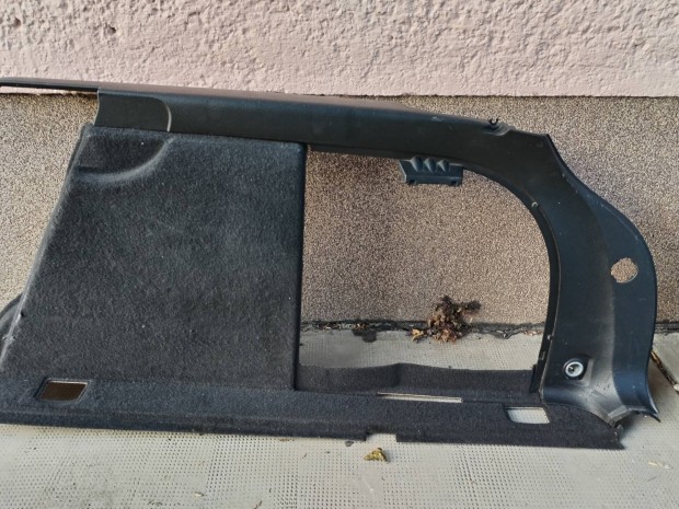 Audi A4 B7 Avant jobb csomagtr burkolat