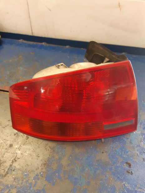 Audi A4 B7 Bal H�ts� L�mpab�ra