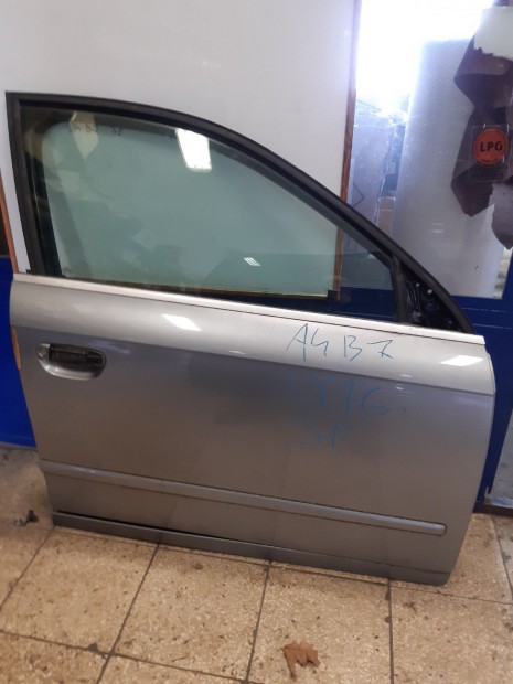 Audi A4 B7 Jobb Els� Ajt�