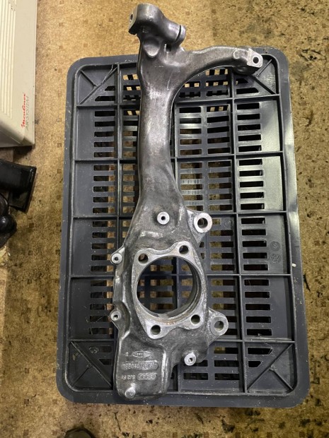 Audi A4 B7 bal csonkállvány 8E0407257H