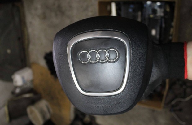 Audi A4 B7 kormnylgzsk 8E0880201CD