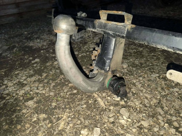 Audi A4 B7 levehet� von�horog 