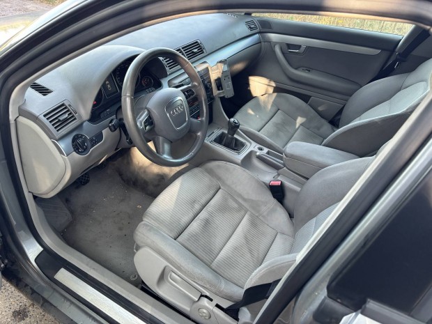 Audi A4 B7 m�szerfal l�gzs�k szett