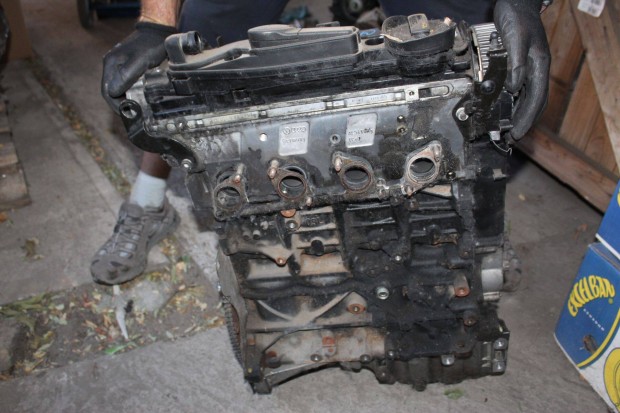 Audi A4/B8 2.0D CAG Fűzött Blokk Hengerfejjel