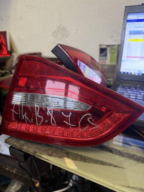 Audi A4 B8 8K jobb oldali csomagtr lmpa LED 8K9 945 094 E