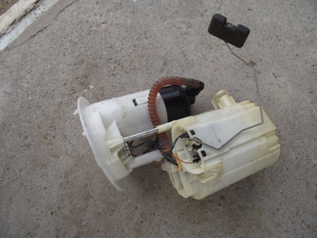 Audi A4 B8 A5 2.0 TFSI AC pumpa szintjelad 8K0919051P 2008-2015
