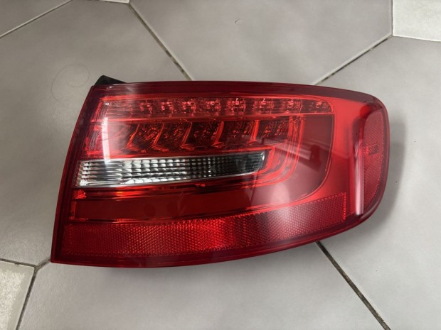Audi A4 B8 Avant jobb hátsó lámpa 8K9945096D