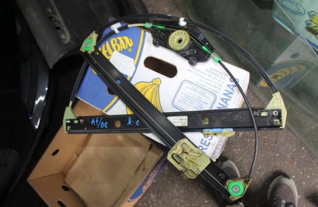 Audi A4/B8 Bal első ablakemelő szerkezet 8K0837461