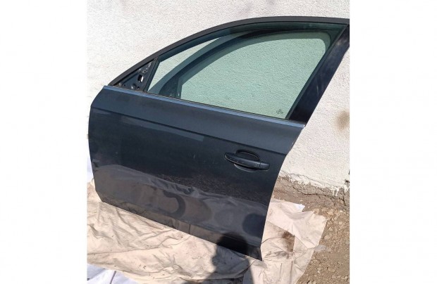 Audi A4 B8 Gyri Fnyezs oldal ajt