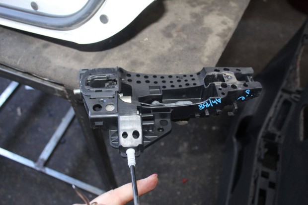 Audi A4/B8 Jobb első kilincsfészek 8T0837886A