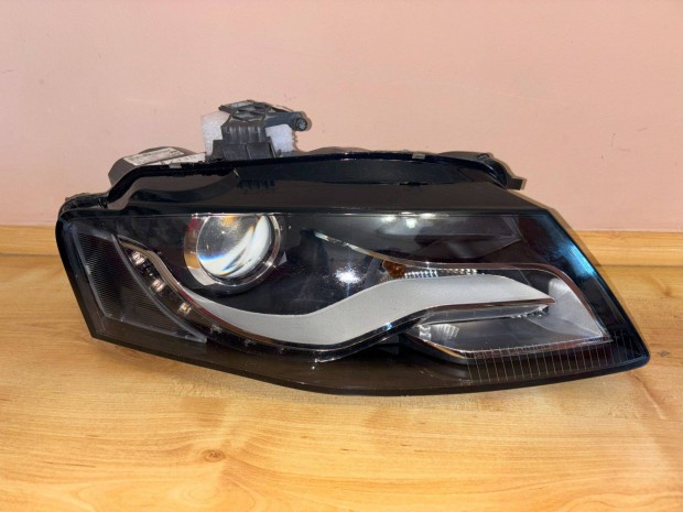 Audi A4 B8 Jobb els lmpa, fnyszr 8K0941004P