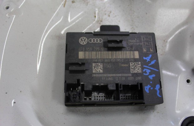 Audi A4/B8 Jobb hátsó ajtó vezérlő 4F0959795N