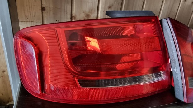 Audi A4 B8 Sedan gyári hátsó lámpa sor egyben