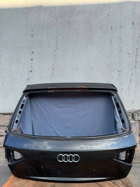 Audi A4 B8 csomagtrajt