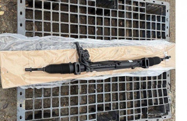 Audi A4 B8 korm�nym� 8t1422065r 8t1422066c