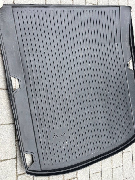 Audi A4 Sedan csomagt�rt�lca