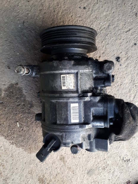 Audi A4  B8, 1.8 TFSI,  klmaszivatty 8K0 260 805E 