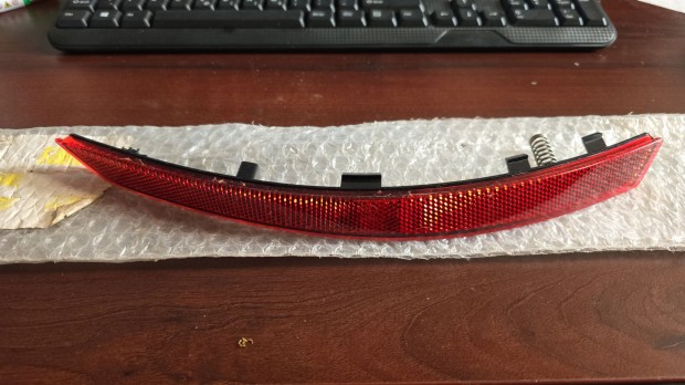 Audi A4, B9 bal hts prizma 8W0945105C elad