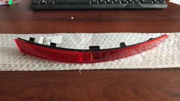 Audi A4, jobb hts prizma 8W0945106C elad