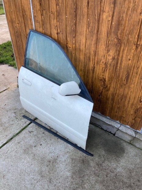 Audi A4 b5.5 jobb els� ajt�