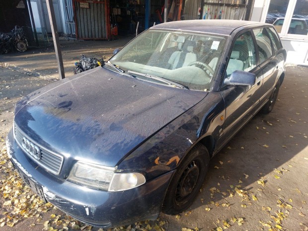 Audi A4 b5 karosszéria elemei LY5l