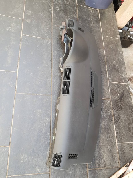 Audi A4 b7 gyri mszerfalprna elad lgzskkal egytt 